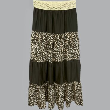 חצאית מידי מודפסת ומעוצבת מנומר ושחור עם גומי במותן מידה S