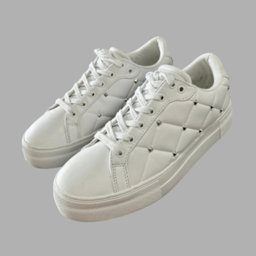 GUESS כמו חדשות! סניקרס לבנות מידה 38.5 משובצות אבנים וטקסטורת ריבועים ופלטפורמה קטנה