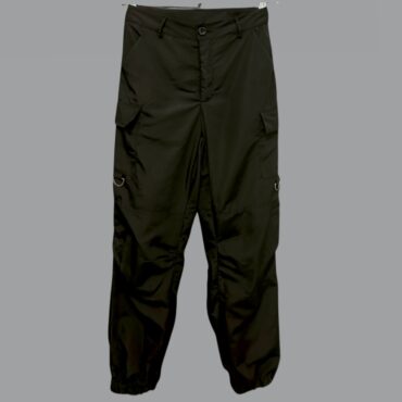 מכנסי ניילון דגמ״ח שחור גזרה גבוהה גומי בסיומת מידה 24