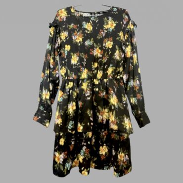 ZARA שמלה פרחונית שחורה אלגנטית עם גומי במותן בסגנון קומות מסאטן  בשילוב שרוולי שיפון מידה M