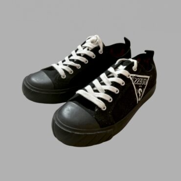 GUESS חדשות ללא טיקט! סניקרס בד שחורות עם לוגו לבן חלק פנימי מנומר מידה 38