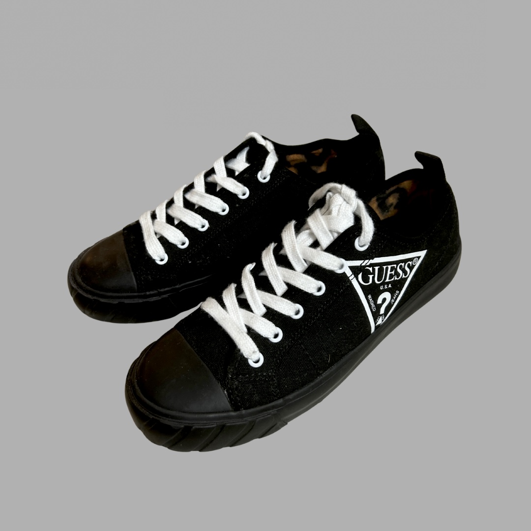 GUESS חדשות ללא טיקט! סניקרס בד שחורות עם לוגו לבן חלק פנימי מנומר מידה 38 – תמונה 2