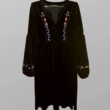 שמלת גלביה קטיפה שחורה לייקרה רקמת פרחים אורך מידי סגנון מידה 40