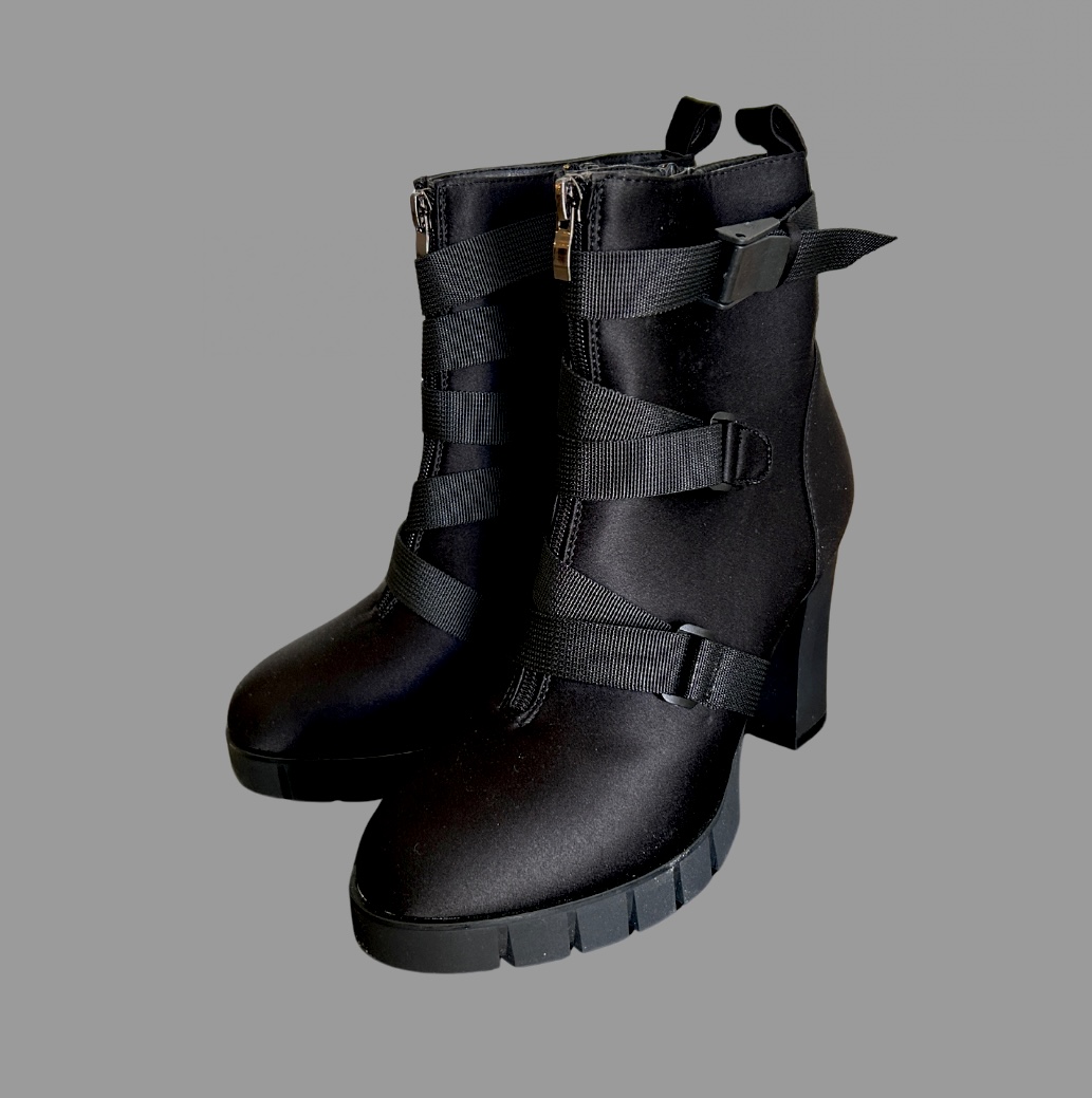 חדשים מידה 40 מגפון שחור מרקם סאטן  עם עקב מרובע בעטור רצועות ״חגורה״ יש רוכסן בצד לסגירה נוחה