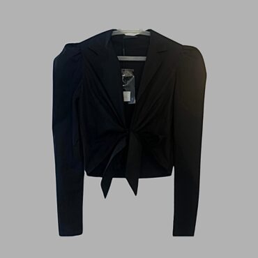 עם טיקט! GALITA מידה M חולצה ג׳קט שחורה עם קשירה במותן וכתפיים תפוחות בצבע שחור