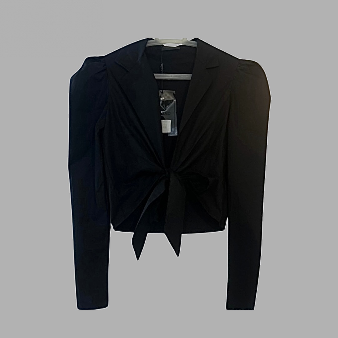 עם טיקט! GALITA מידה M חולצה ג׳קט שחורה עם קשירה במותן וכתפיים תפוחות בצבע שחור