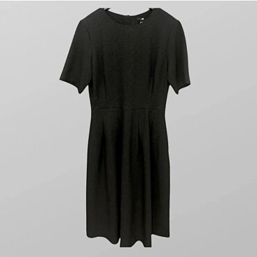 Hm שמלת מידי אלגנטית בטקסטורת נקודות מידה XL
