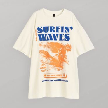 חדש לגמריי! Hm טישרט לבנה אוברסייז עם הדפס מידה XS (תתאים ליותר)