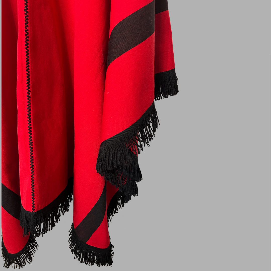 פונצ׳ו אדום מקורי אותנטי מארגנטינה עם פרנזים – תמונה 2