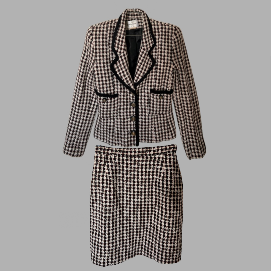 חליפת וינטג׳ מידה XS בלייזר+ חצאית בהדפס פפיטה שחור לבן עם חוטי זהב ובורדו עדינים בעיטור כפתורי זהב מיוחדים