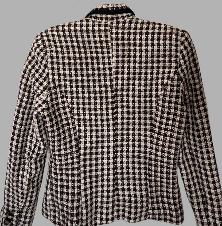 חליפת וינטג׳ מידה XS בלייזר+ חצאית בהדפס פפיטה שחור לבן עם חוטי זהב ובורדו עדינים בעיטור כפתורי זהב מיוחדים – תמונה 8