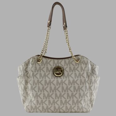 Michael Kors תיק דגם Jet Set צבע  בז׳ עם שרשראות זהב ולוגו המותג עשוי PVC