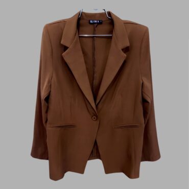 STRECH בלייזר חום מחויט מידה M קליל ונעים ודק