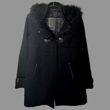 עם טיקט! RENUAR מידה XS מעיל אלגנטי שחור ארוך עם כובע פרווה