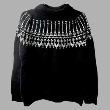 סריג שחור גולף אוברסייז מחמם עם עיטורים לבנים מידה S