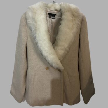 ZARA ג׳קט תערובת צמר מידה S עם צווארון פרווה מלאכותית צבע בז׳ עם כפתור וחגורה , מצב חדש!