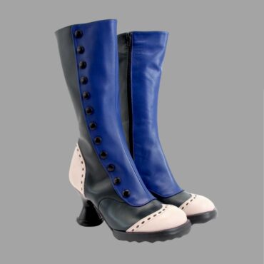 BabyCake מגפי עור 100% מידה 41  בסגנון וינטג׳ ויקטוריאני בצבע כחול־שמנת בעבודת יד עם עיטור כפתורים ועקב אמנותי מצב חדש