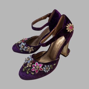 נעלי עקב סגולות משובצות אבנים מידה 38 דמוי זאמש עקב מרובע פתוח גם כן משובץ אבנים. מצב מצויין