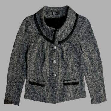 ג׳קט אפור סרוג מידה 40 ׳רטרו׳ עם כריות כתפיים עדינות עם כפתורים וצווארון בובתי וכיסים קדמיים