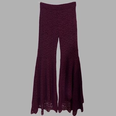 Bershka מידה L מכנסי תחרה מתרחבים פדלפון בצבע סגול גזרה גבוהה מכנסון מובנה ושקוף עד הברך מצב חדש