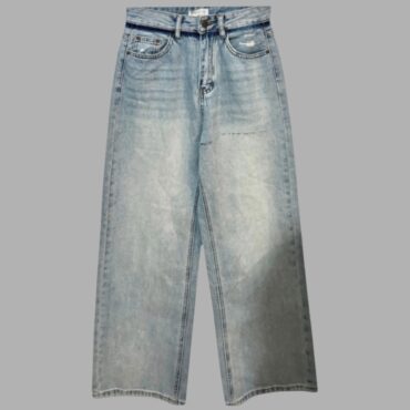 עם טיקט! ג׳ינס גזרה ישרה מידה S גזרה גבוהה עם פס במותן וכיסים כהים יותר מאחורה