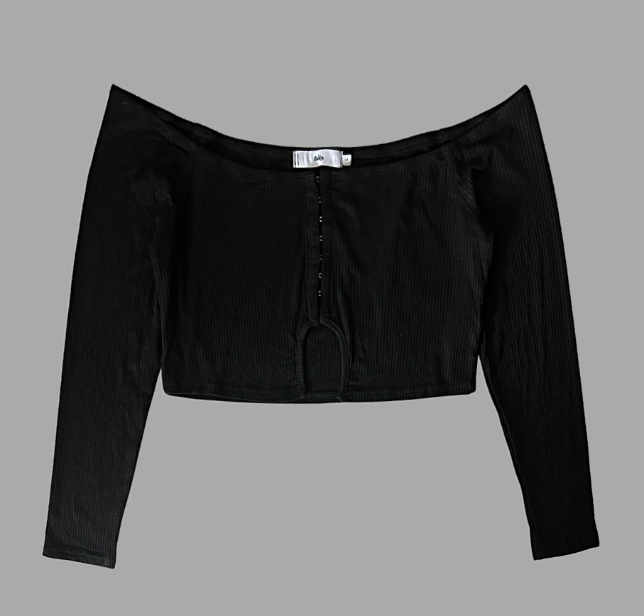 Adika מידה L חולצת ריב שחורה לייקרה קרופ אוף שולדרס עם סגירת קרסים מצב חדש!