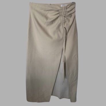 חצאית אלגנטית מידה S עם כיווץ ושסע בצד ומונסון מובנה מתחת בצבע ניוד מצב חדש!