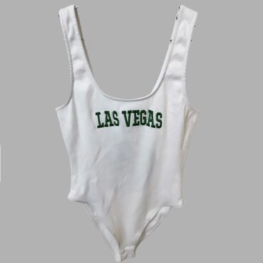 עם טיקט! Twentyfourseven מידה M בגד גוף לבן גופיה עם רקמה ירוקה לאס וגאס