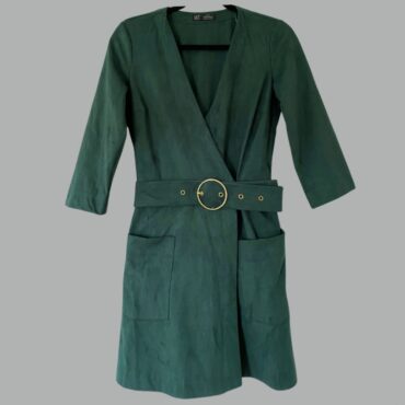 ZARA שמלת מכנס חצאית דמוי זאמש ירוקה מידה S מכנס מאחורה שמלה מקדימה, מחשוף וי ושרוולי 3/4. מצב חדש!