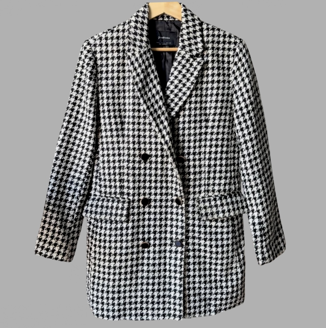 עם טיקט! Stradivarius מעיל ג׳קט טוויד פפיטה L מתערובת כותנה בטקסטורה, שחור לבן 6 כפתורים בטנה נעימה