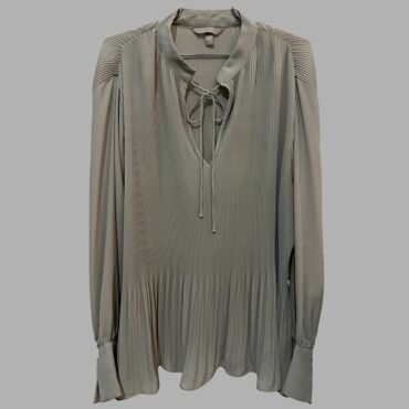 H&M חולצת פליסה אלגנטית נשפכת אפורה מידה M עם עניבון נקשר, אוברסייז