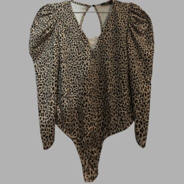 עם טיקט! AUZU בגד גוף מנומר לייקרה מידה M כתפיים תפוחות ומחשוף וי עמוק עם שרוכים