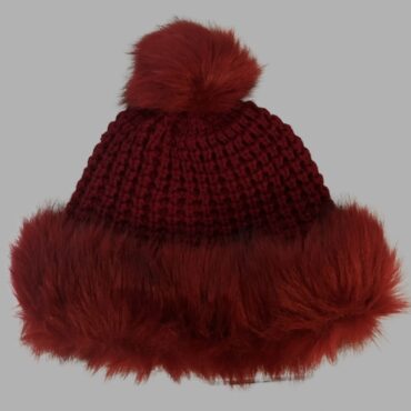 כובע צמר אדום עם פרווה ופונפון, עם פליז פנימי מחמם. מצב חדש!
