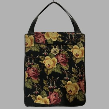 תיק וינטג’ 60’s רקום בעבודת גובלן (Needlepoint / Tapestry) עם פרינט פרחים קלאסי, משולב 100% עור  מידות 40/35 ס״מ מצב מעולה