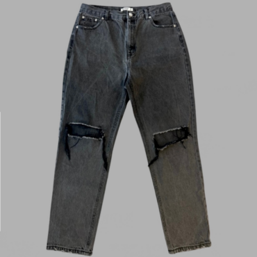 Pull&Bear ג׳ינס MoM שחור קרעים בברכיים מידה 44 גזרה גבוהה. מצב כמו חדש!