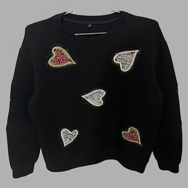 חדש! סווטשירט שחור אבנים בצורות לבבות מידה S מחמם ונעים מבד פוטר איכותי ורך
