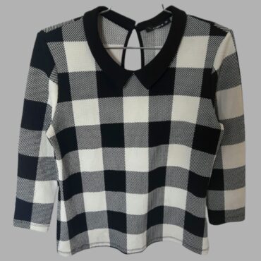 RENUAR מידה S חולצה משובצת שחור לבן סרוגה עם צווארון מחויט, לייקרה מעט. מצב חדש!