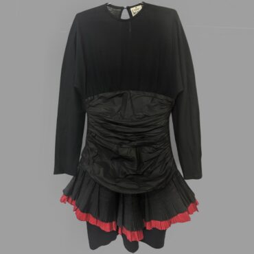 Vintage צרפתי! שמלה שחורה וינטג׳ גזרת פפלום מידה M חלק עליון סריג דק כיווצים במותן ורוכסן בצד. חלק צמוד מתחת