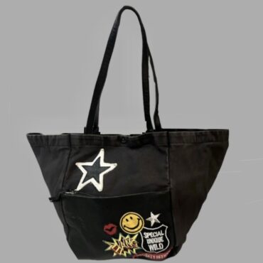 ONOT תיק כתף/יד שחור אפור גדול ומכיל בשילוב דמוי עור ופאצ׳ים. מצב מצויין.