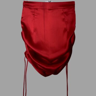 Adika עם טיקט! חצאית סאטן אדומה יין מידה XS עם כיווצים מתכווננים בצדדים