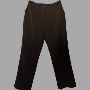 מכנסיים חומים מחויטים מידה 44 גזרה גבוהה וקלאסית גומי במגידי המותן מעט לייקרה. מצב כמו חדש!