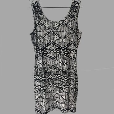 twentyfourseven שמלת מיני לייקרה מודפסת שחור לבן בסגנון אתני מידה S