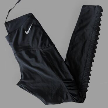 Nike טייץ שחור ארוך עם כיווצים בצדדים בגזרה גבוהה מידה S מצב כמו חדש