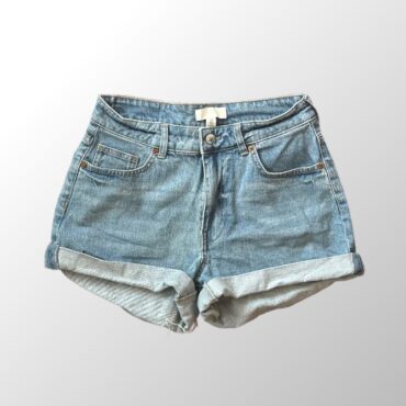 מכנסי ג׳ינס קצרים בגזרה גבוהה!  מידה 38 H&M