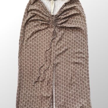 חצאית אריג עם שסע קדמי M Pull&Bear