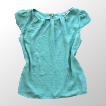 חולצה אלגנטית בצבע טורקיז עדין וכתפיים טיפה נפוחים  Studio pasha S