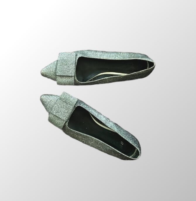 ⁦נעליים שטוחות כסופות ומנצנצות מידה 37 Zara⁩ – תמונה ⁦3⁩