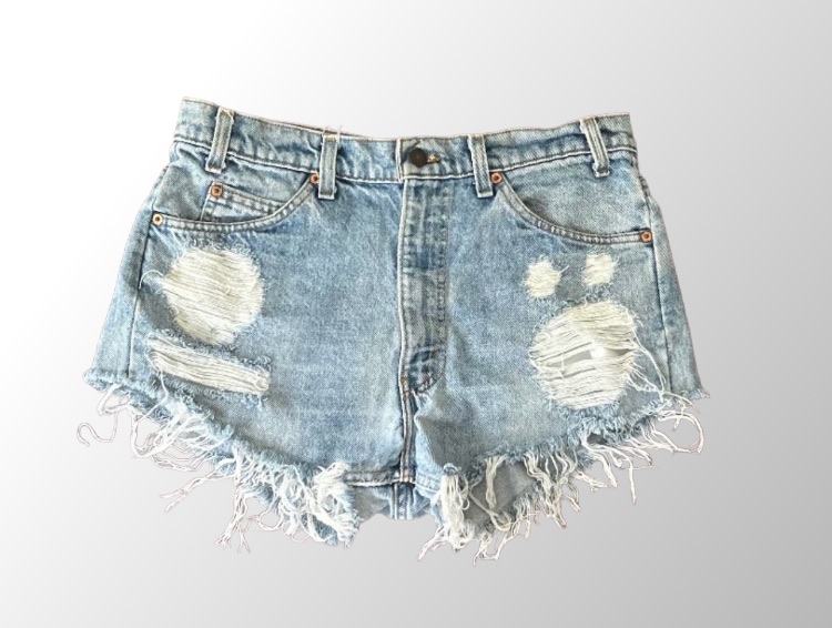 מכנסי ג׳ינס קצרים בגזרה גבוהה!  Levi’s יתאימו למידה 38-40 – תמונה 2