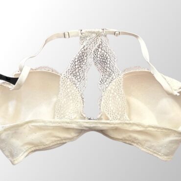 חזיית פוש אפ חדשה! עם ריפוד! סגירה מקדימה! תחרה מאחורה וכתפיות מתכווננות!של Reserved מידה 75B