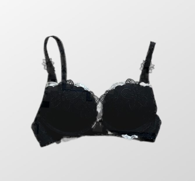 חזיית פוש אפ של Bonita de mas עם ריפוד! צבע שחור עם תחרה עדינה ונגיעות של רקמה לבנה! מידה  70B
